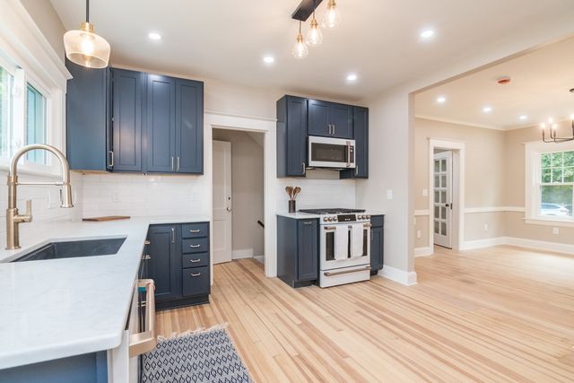 41 Dartmouth St, Holyoke, MA 01040