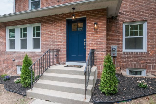 41 Dartmouth St, Holyoke, MA 01040