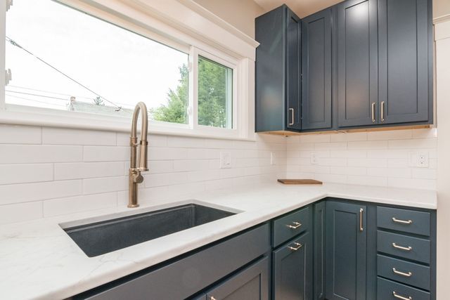 41 Dartmouth St, Holyoke, MA 01040