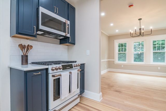 41 Dartmouth St, Holyoke, MA 01040