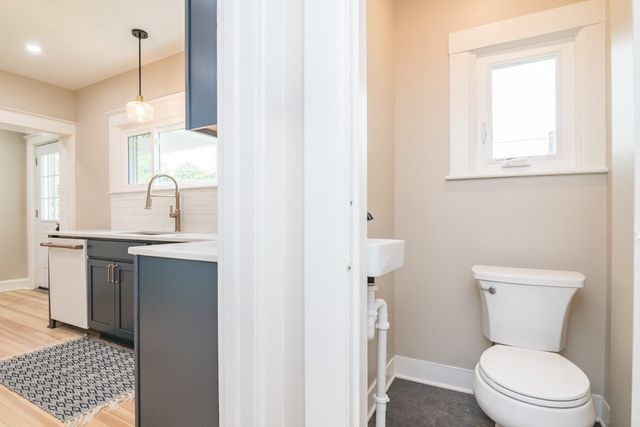 41 Dartmouth St, Holyoke, MA 01040