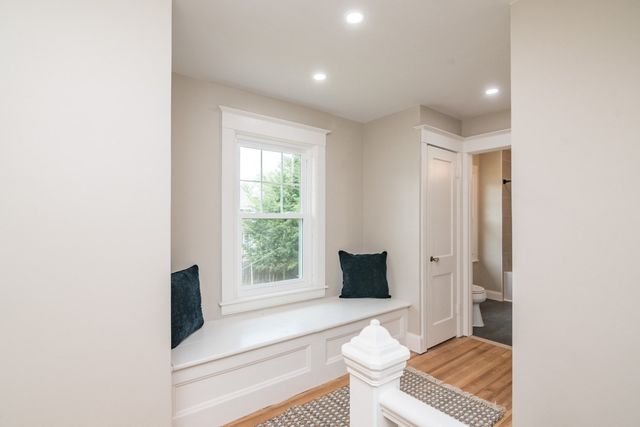 41 Dartmouth St, Holyoke, MA 01040