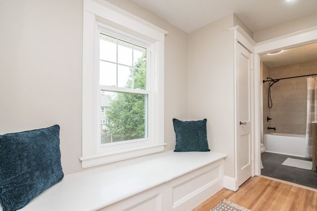 41 Dartmouth St, Holyoke, MA 01040