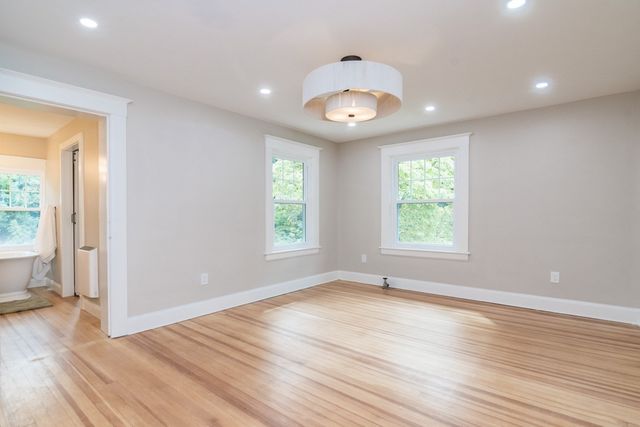 41 Dartmouth St, Holyoke, MA 01040