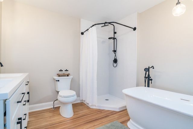 41 Dartmouth St, Holyoke, MA 01040