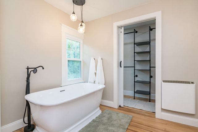41 Dartmouth St, Holyoke, MA 01040