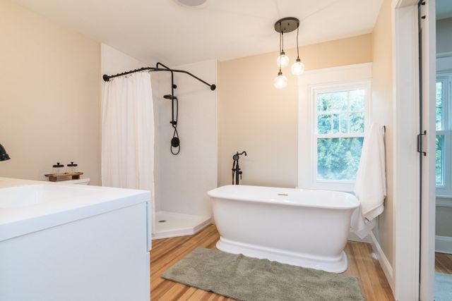 41 Dartmouth St, Holyoke, MA 01040