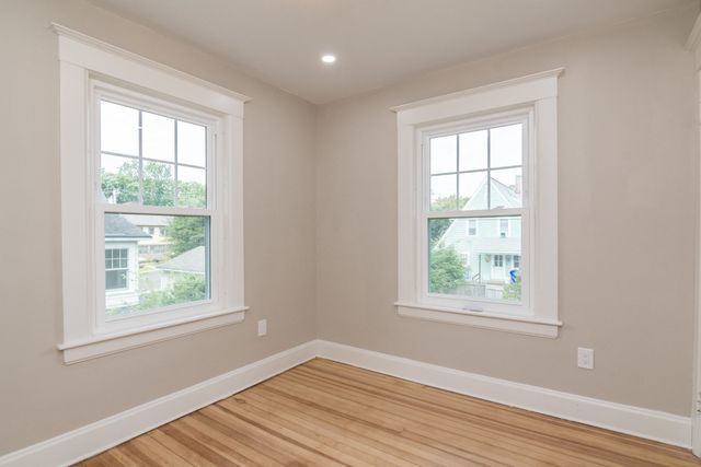 41 Dartmouth St, Holyoke, MA 01040