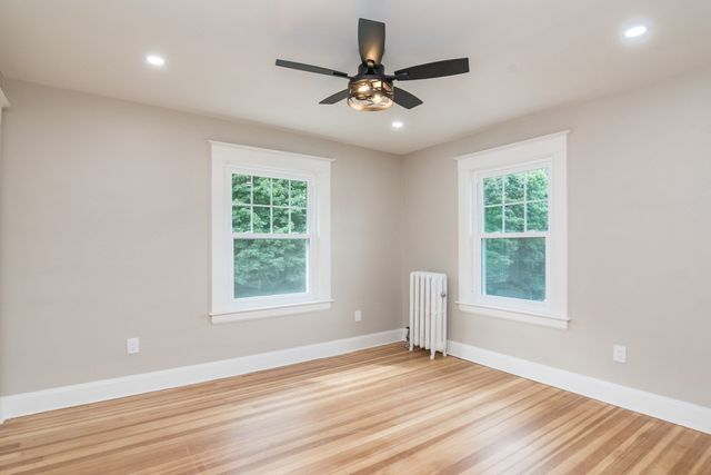 41 Dartmouth St, Holyoke, MA 01040