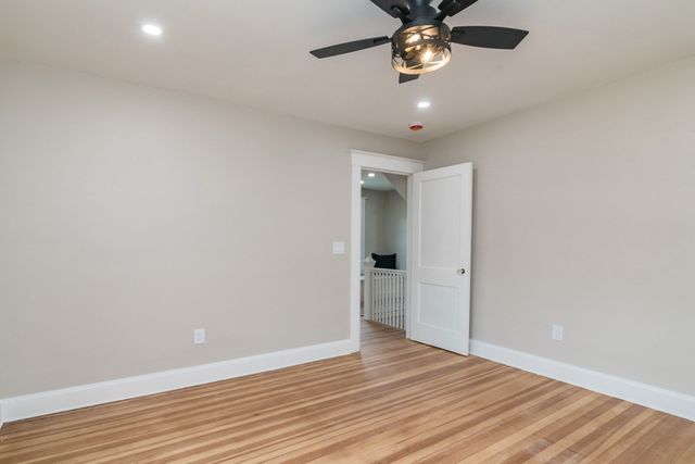 41 Dartmouth St, Holyoke, MA 01040