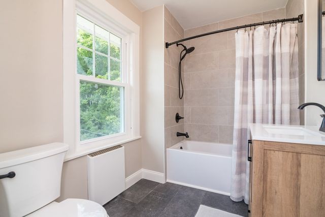 41 Dartmouth St, Holyoke, MA 01040