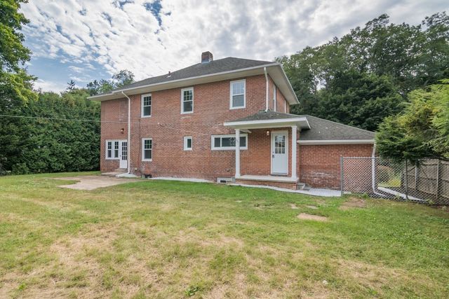 41 Dartmouth St, Holyoke, MA 01040