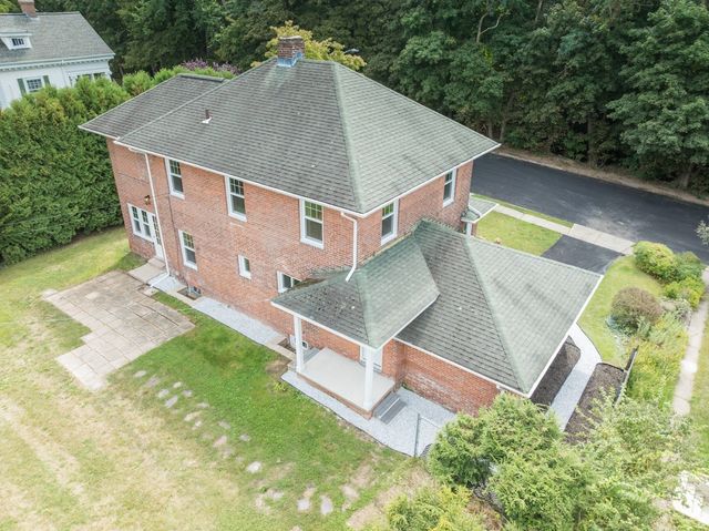 41 Dartmouth St, Holyoke, MA 01040