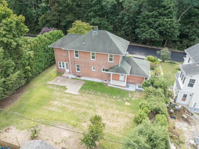 41 Dartmouth St, Holyoke, MA 01040