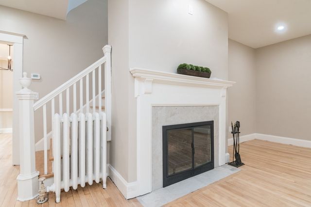 41 Dartmouth St, Holyoke, MA 01040