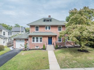41 Dartmouth St, Holyoke, MA 01040
