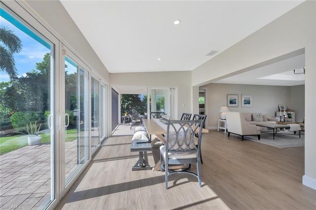 1925 Tarpon RD, Naples, FL 34102