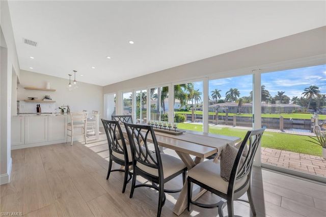 1925 Tarpon RD, Naples, FL 34102