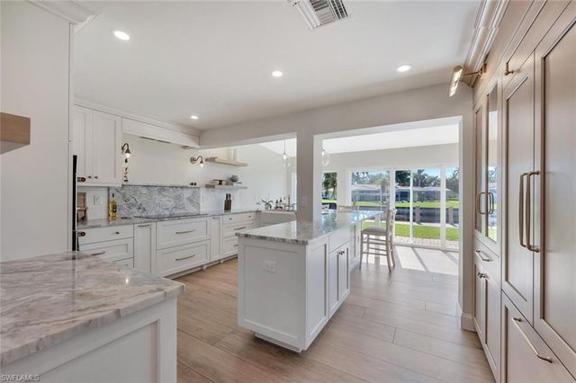 1925 Tarpon RD, Naples, FL 34102