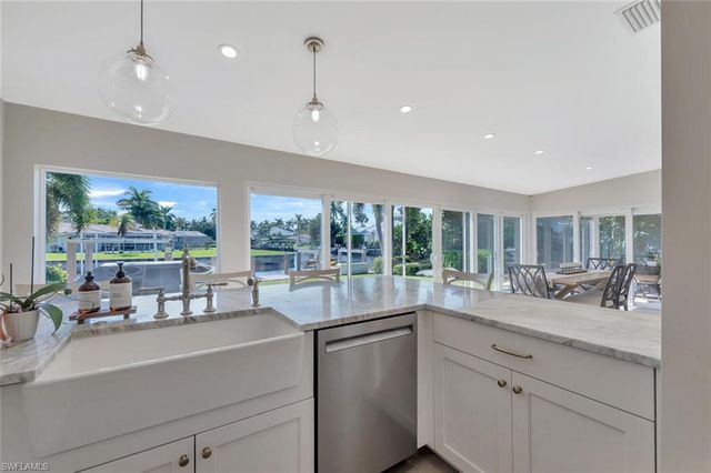 1925 Tarpon RD, Naples, FL 34102