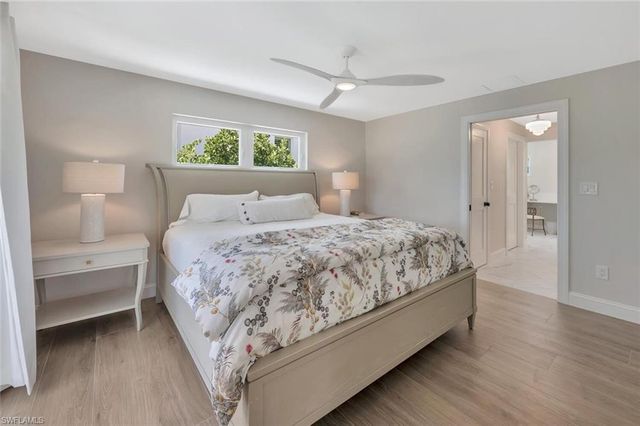 1925 Tarpon RD, Naples, FL 34102