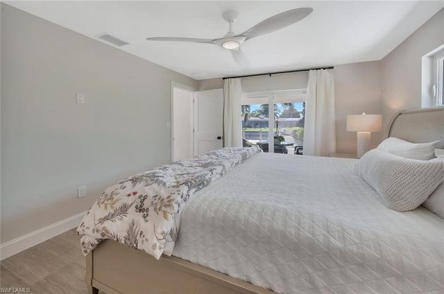 1925 Tarpon RD, Naples, FL 34102