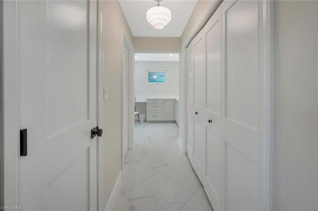 1925 Tarpon RD, Naples, FL 34102