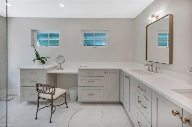 1925 Tarpon RD, Naples, FL 34102