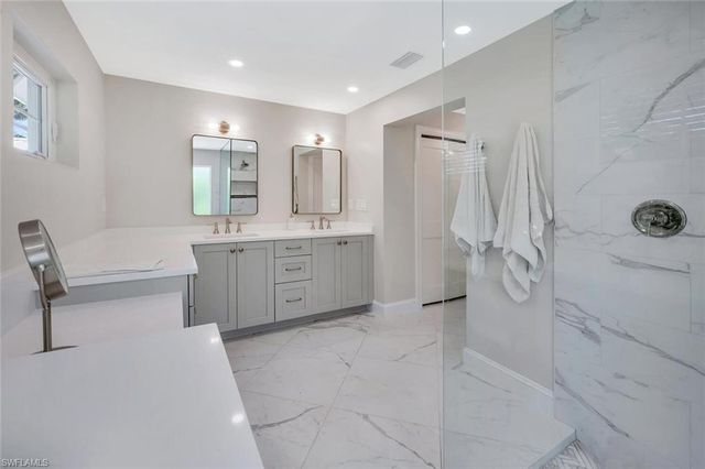 1925 Tarpon RD, Naples, FL 34102