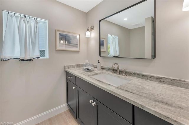 1925 Tarpon RD, Naples, FL 34102
