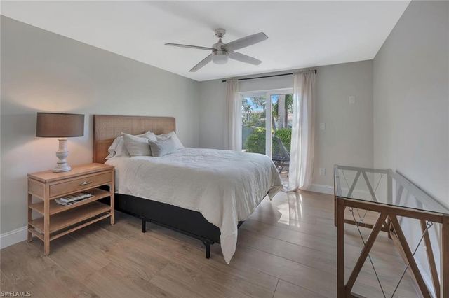 1925 Tarpon RD, Naples, FL 34102