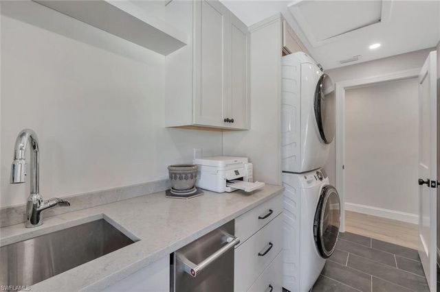 1925 Tarpon RD, Naples, FL 34102