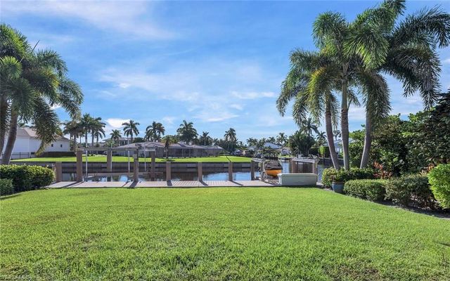 1925 Tarpon RD, Naples, FL 34102