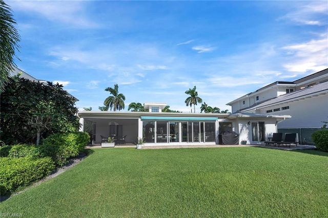 1925 Tarpon RD, Naples, FL 34102