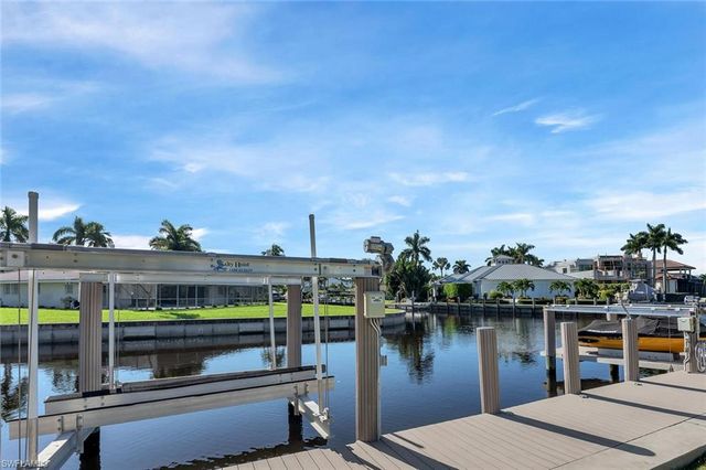 1925 Tarpon RD, Naples, FL 34102