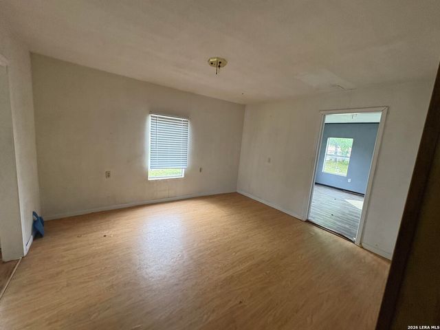 517 Center St, Marion, TX 78124
