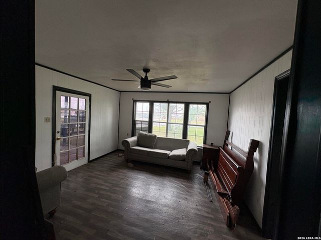 517 Center St, Marion, TX 78124