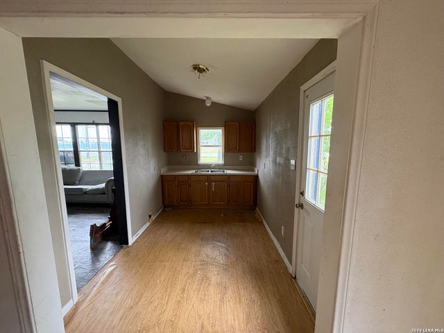 517 Center St, Marion, TX 78124
