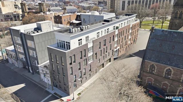 21 Lincoln Park 100, Newark, NJ 07102