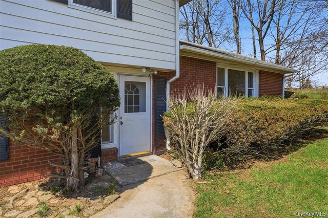 26 Lauretta Drive, Highland, NY 12528