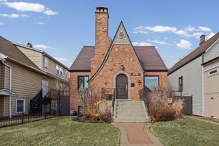 5226 W Eddy Street, Chicago, IL 60641