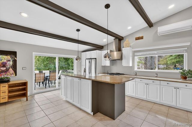 640 Sunset, White Lake, MI 48383