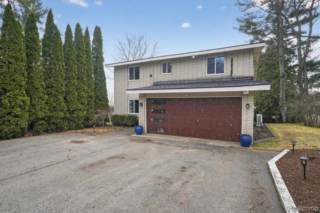640 Sunset, White Lake, MI 48383