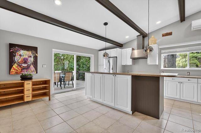 640 Sunset, White Lake, MI 48383