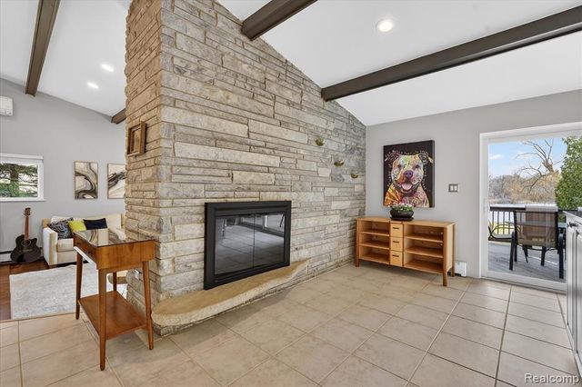 640 Sunset, White Lake, MI 48383