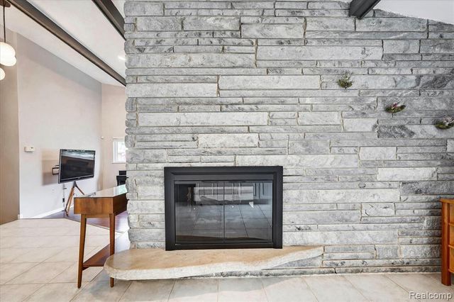 640 Sunset, White Lake, MI 48383
