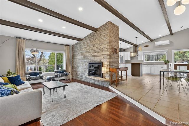 640 Sunset, White Lake, MI 48383