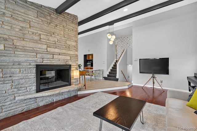 640 Sunset, White Lake, MI 48383