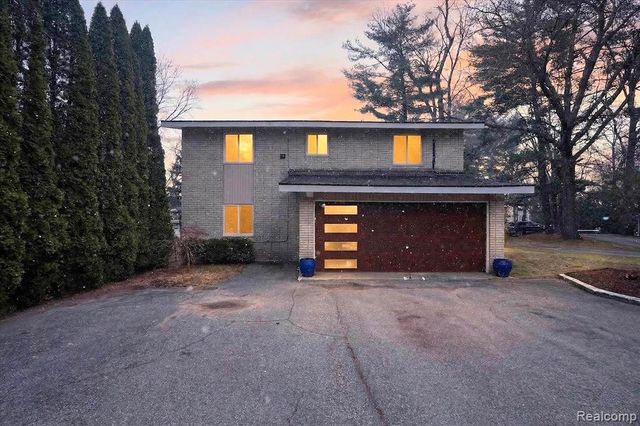 640 Sunset, White Lake, MI 48383