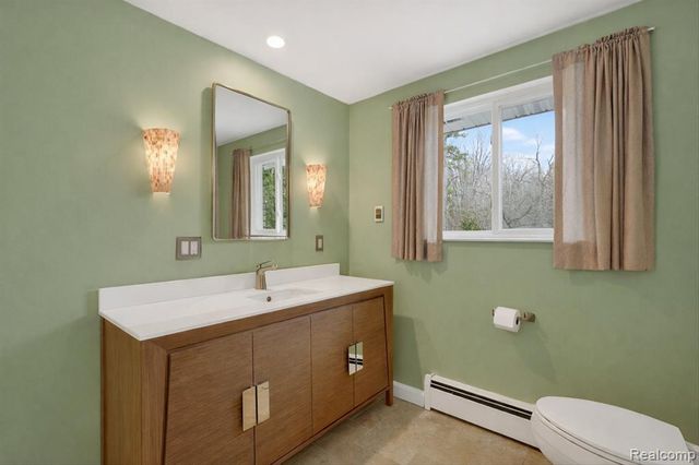 640 Sunset, White Lake, MI 48383